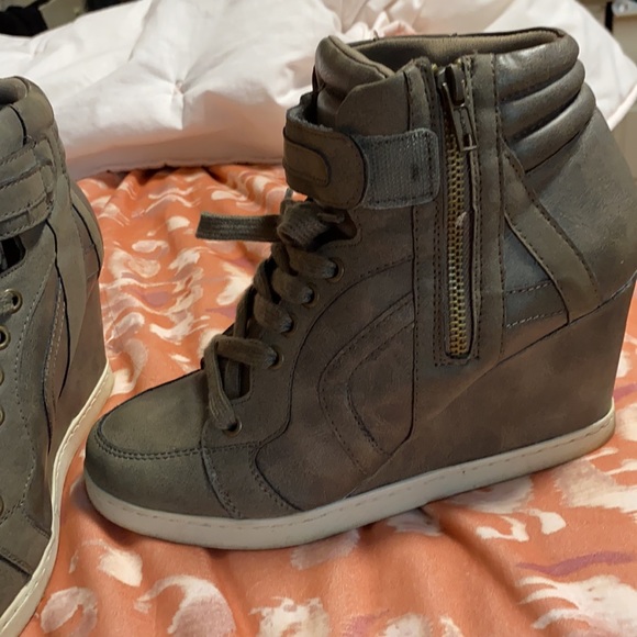 Sneaker wedges 🤩 - Picture 3 of 5